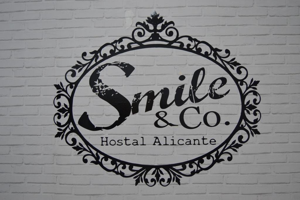 Hotel Smile & Co Hostal Boutique Alicante Exterior photo